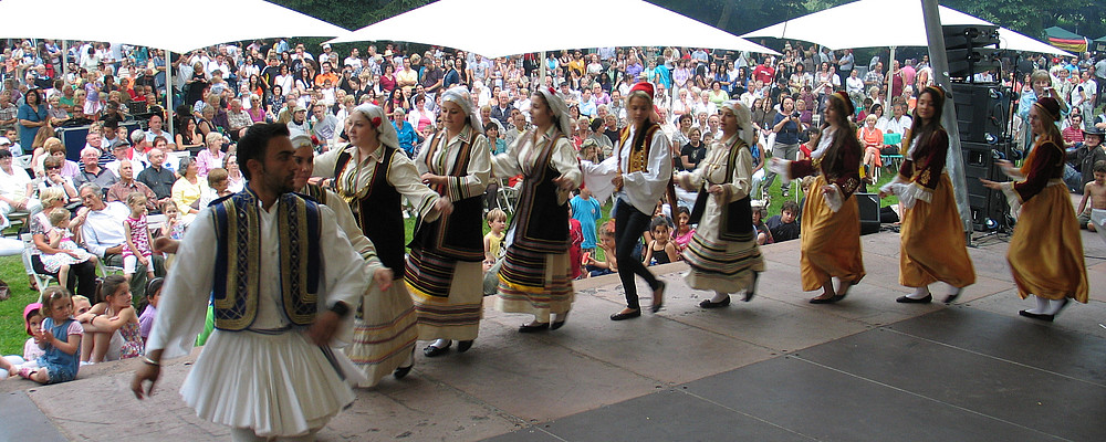Folkloregruppe der griechischen Gemeinde 2011