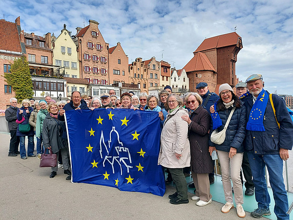 Ansicht: Reisegruppe der EU Lev vor dem Krantor in Danzig, Foto: (c) Ewa Jaroszynska 