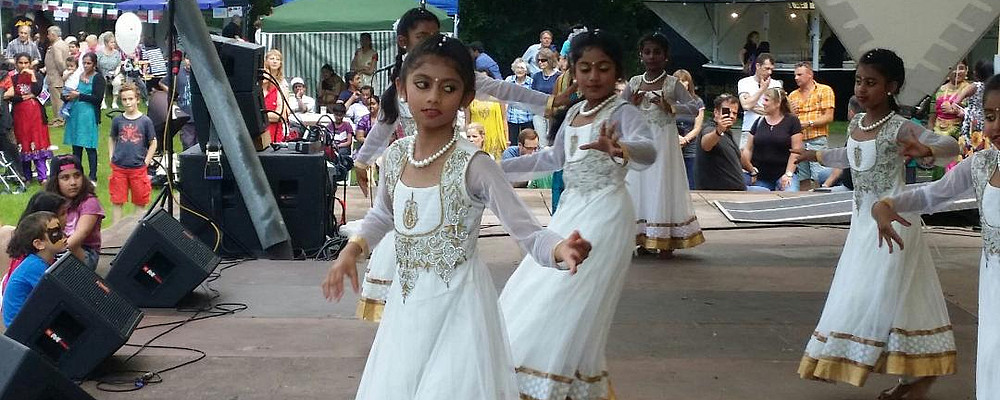 Folkloregruppe der tamilischen Gemeinde 2015